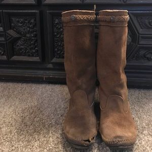 Minnetonka No-Fringe Suede Boot